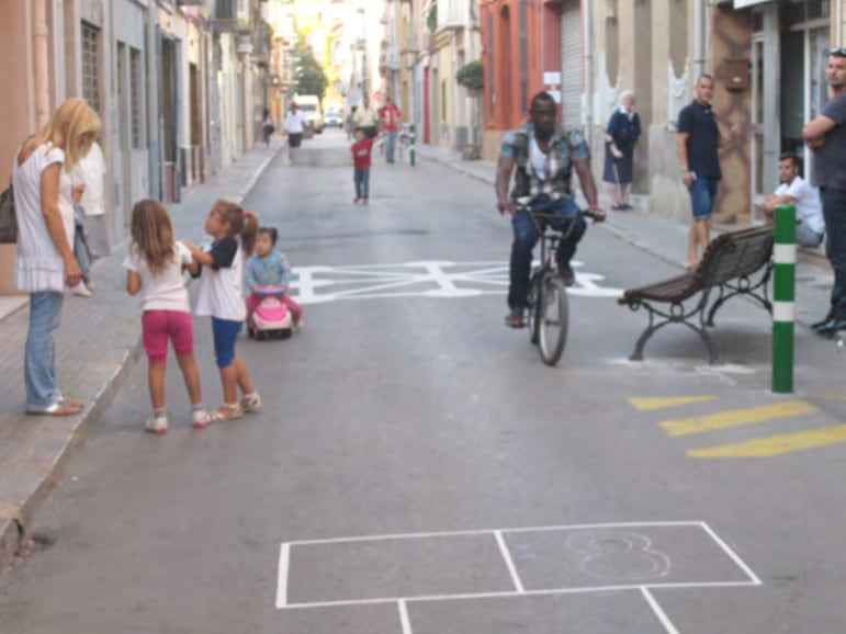 Transformació d’una via convencional en un 'carrer per conviure' a Granollers (prova pilot a cost zero)